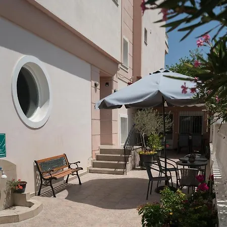 Aparthotel Irida Sun