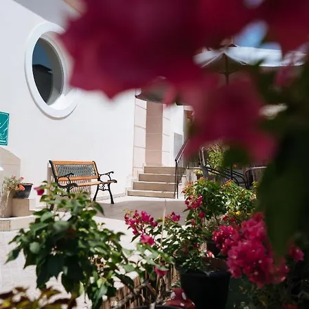 Irida Sun Aparthotel 3*